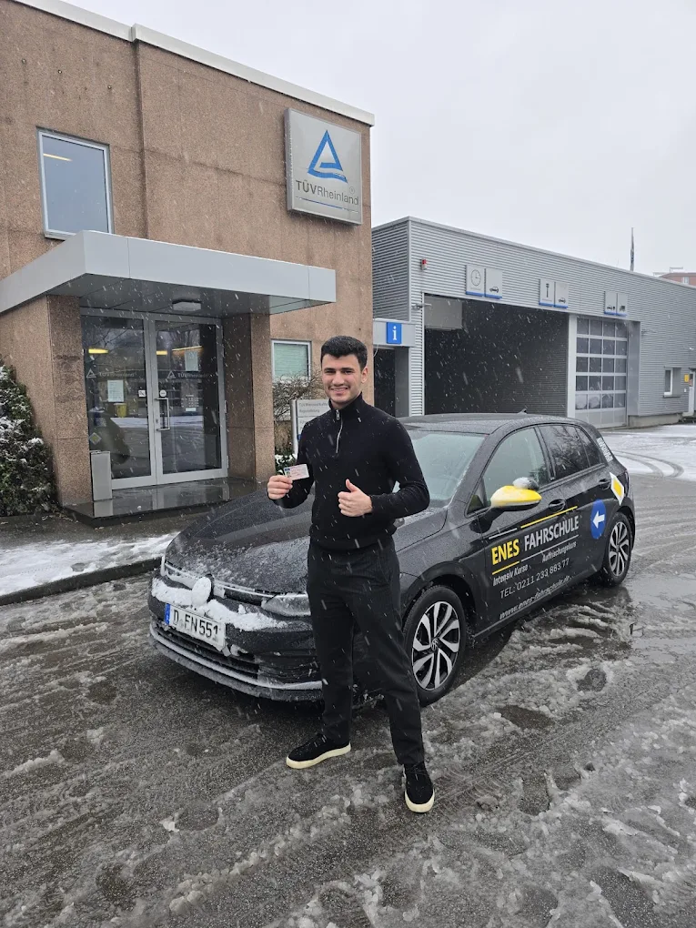 Bestandener Fahrschüler der Enes Fahrschule