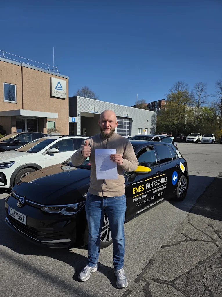 Bestandene Fahrschülerin der Enes Fahrschule